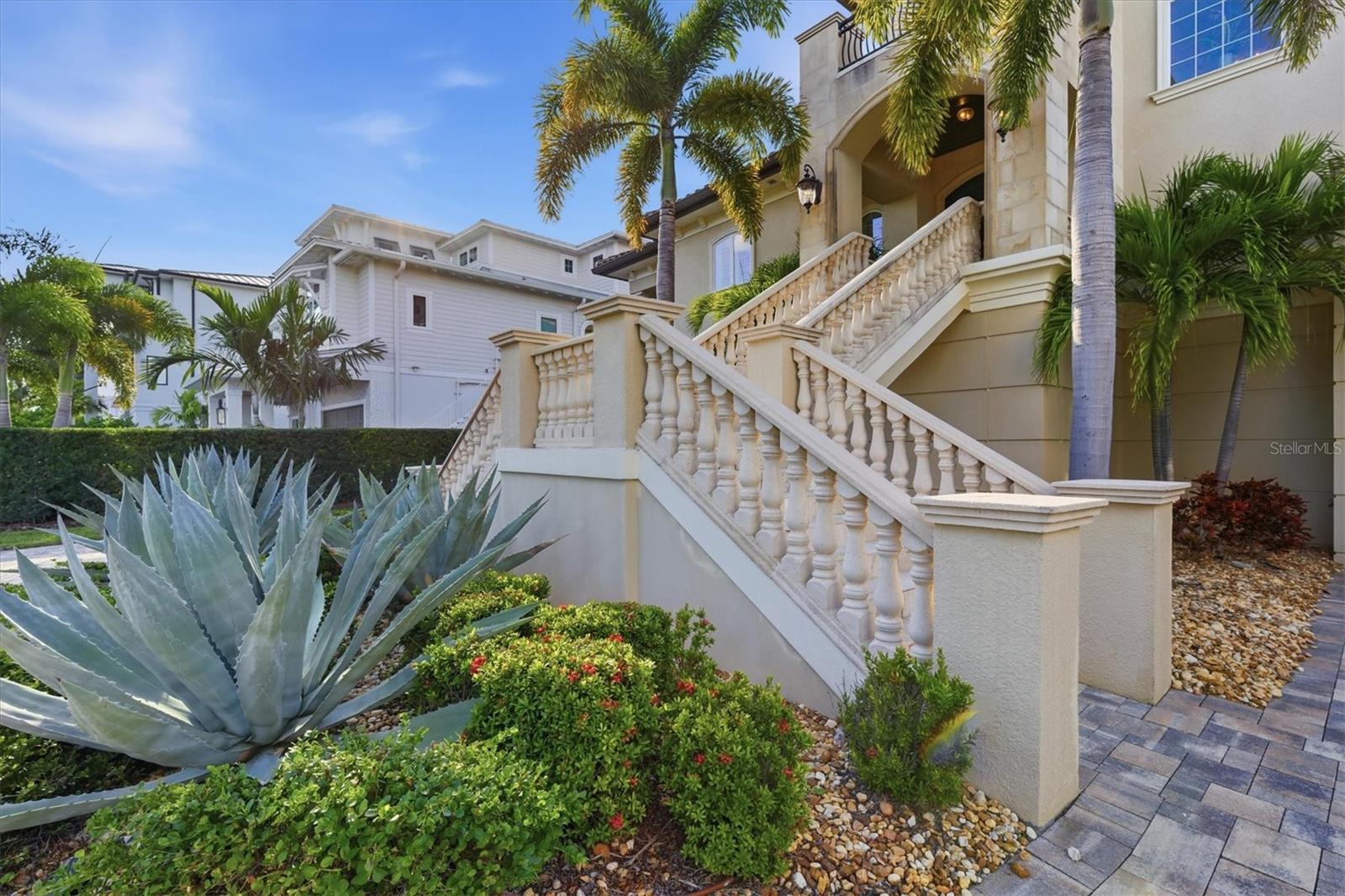 Listing photo id 5 for 2484 Baywood Drive W