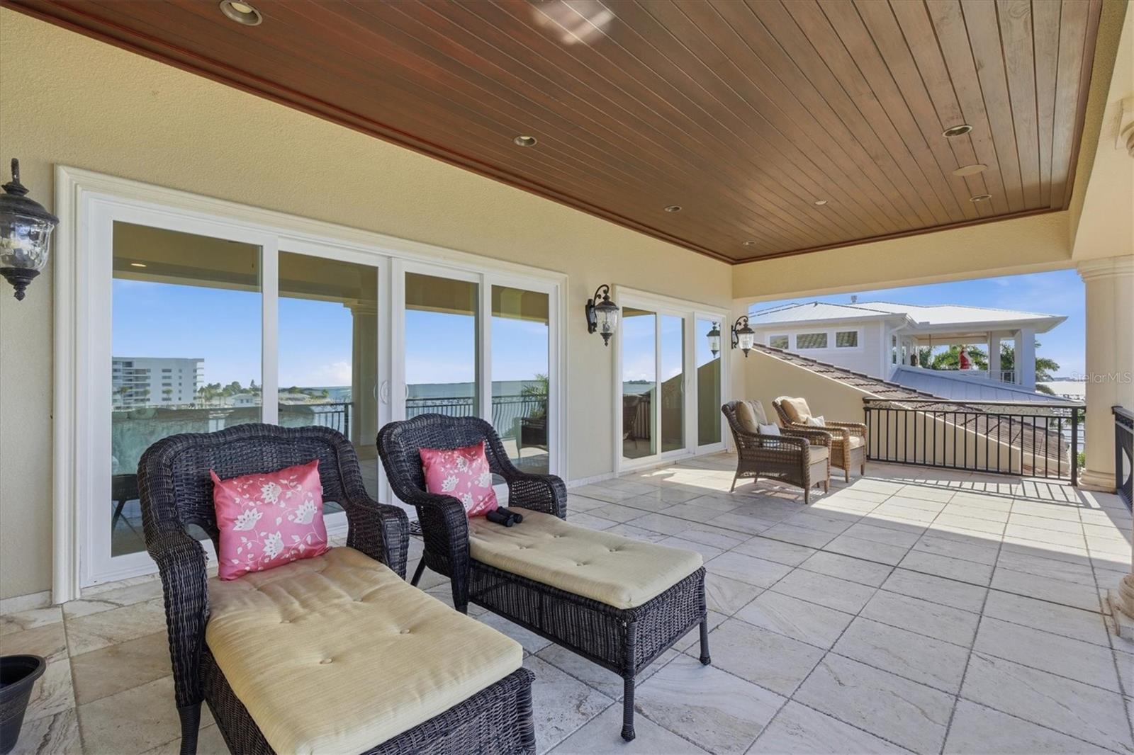 Listing photo id 69 for 2484 Baywood Drive W