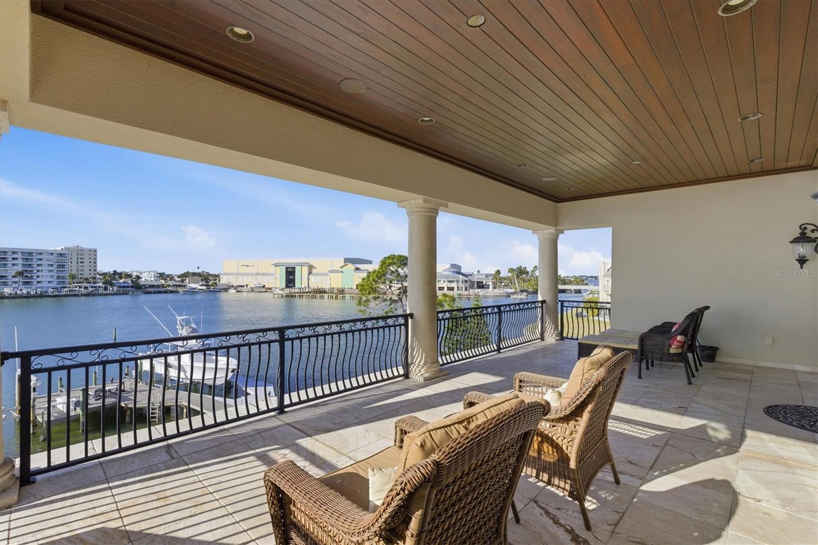 Listing photo id 75 for 2484 Baywood Drive W