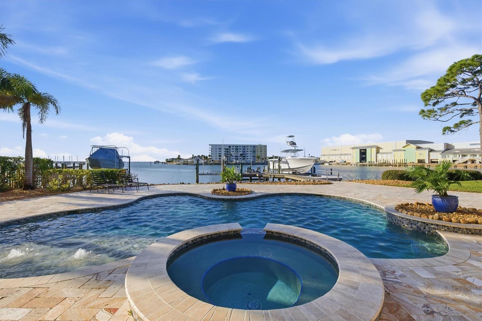 Listing photo id 85 for 2484 Baywood Drive W