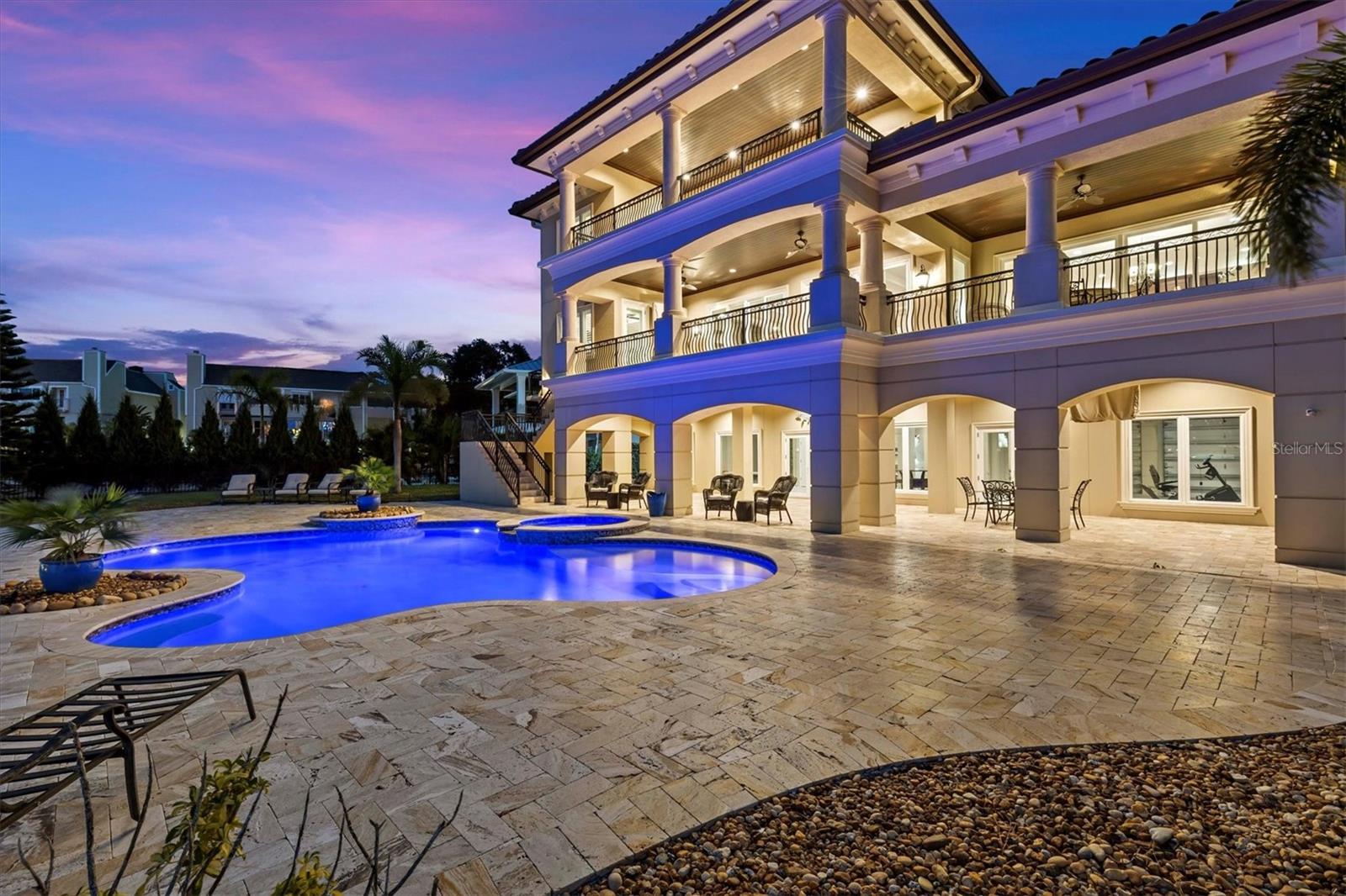 Listing photo id 92 for 2484 Baywood Drive W