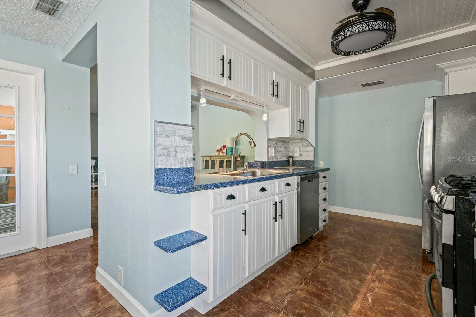 Image 15 of 38 For 9909 Middlecoff Drive