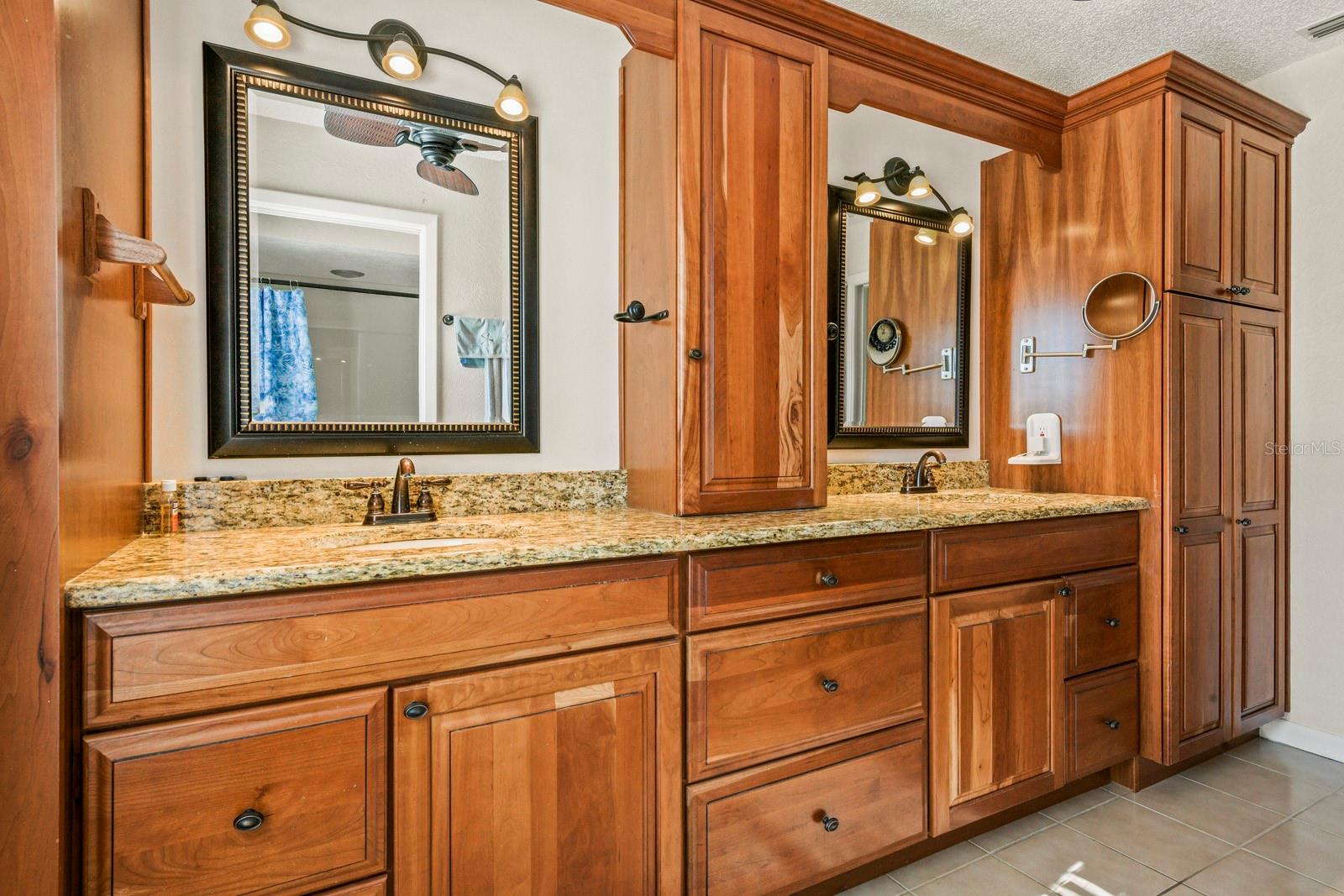 Image 19 of 38 For 9909 Middlecoff Drive