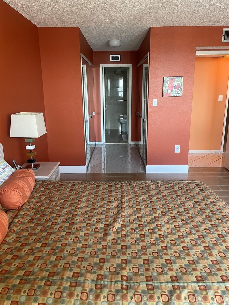 Image 12 of 25 For 400 Island Way 711