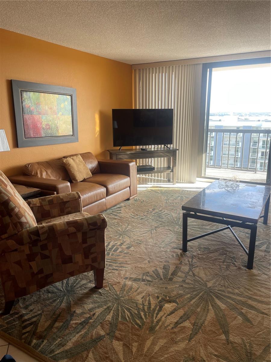 Image 21 of 25 For 400 Island Way 711