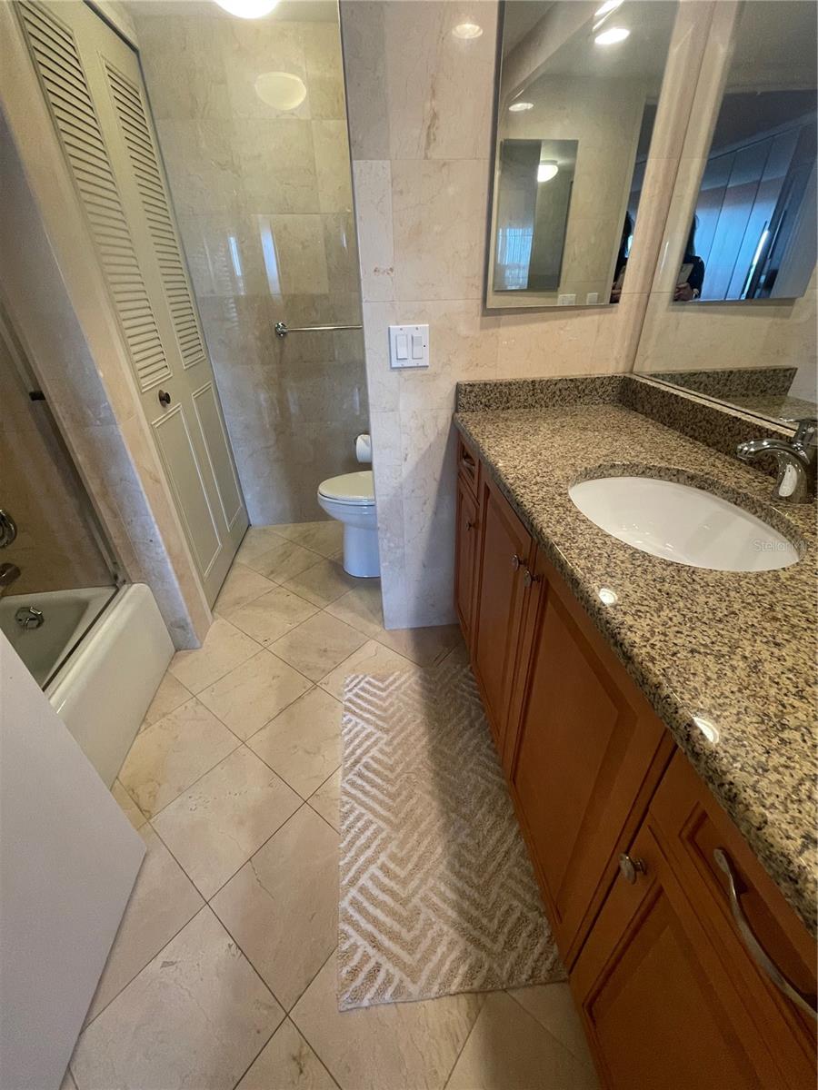 Image 7 of 25 For 400 Island Way 711