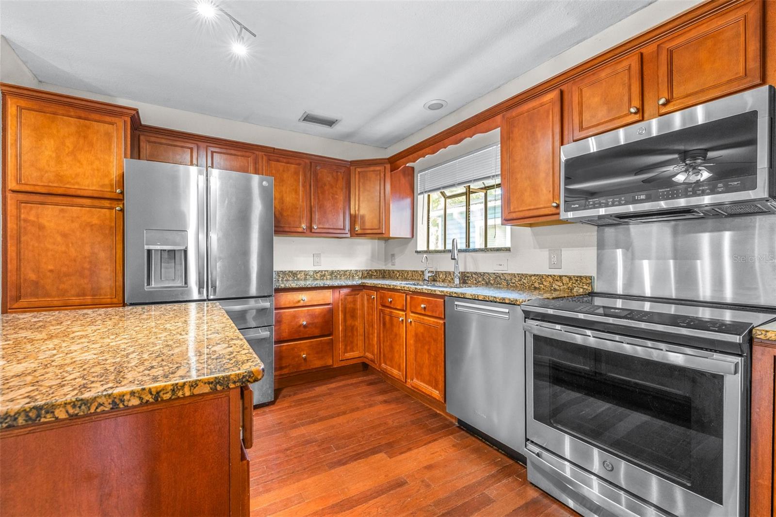 Image 11 of 56 For 3415 Barcelona Street