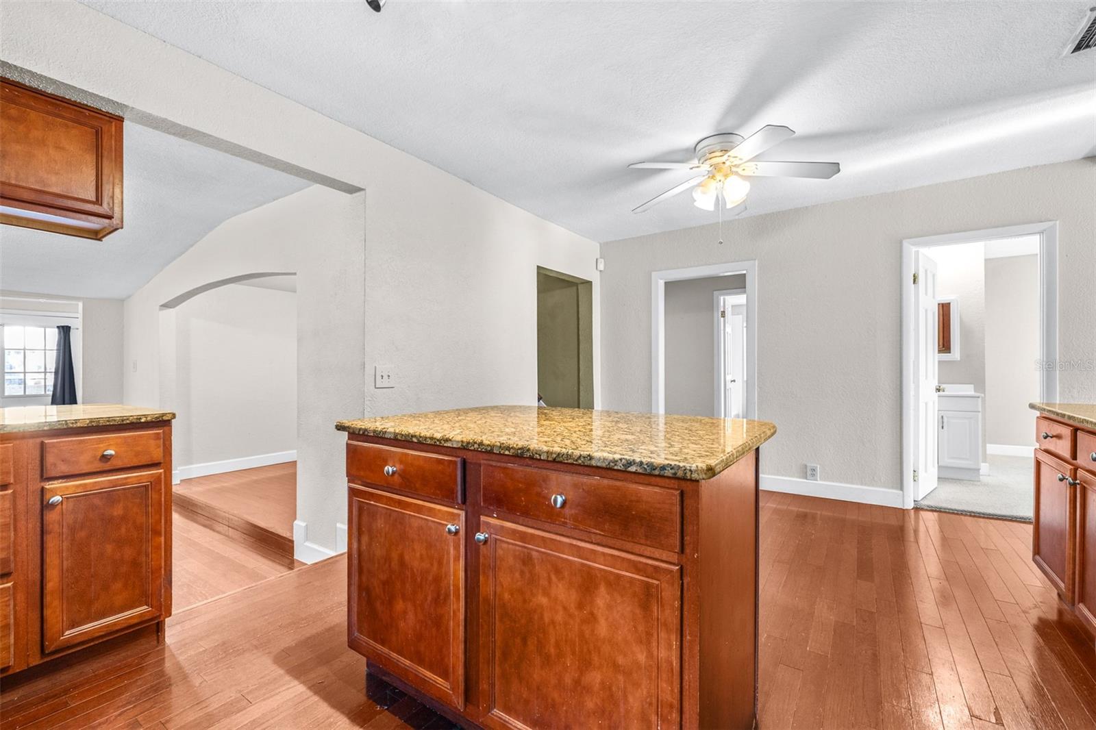 Image 13 of 56 For 3415 Barcelona Street