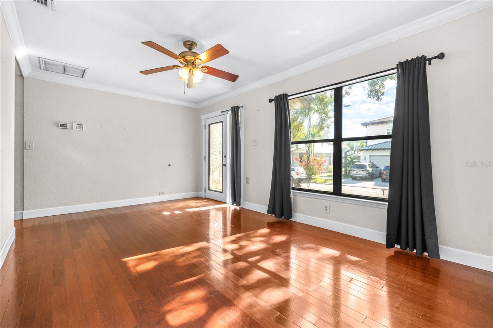 Image 7 of 56 For 3415 Barcelona Street