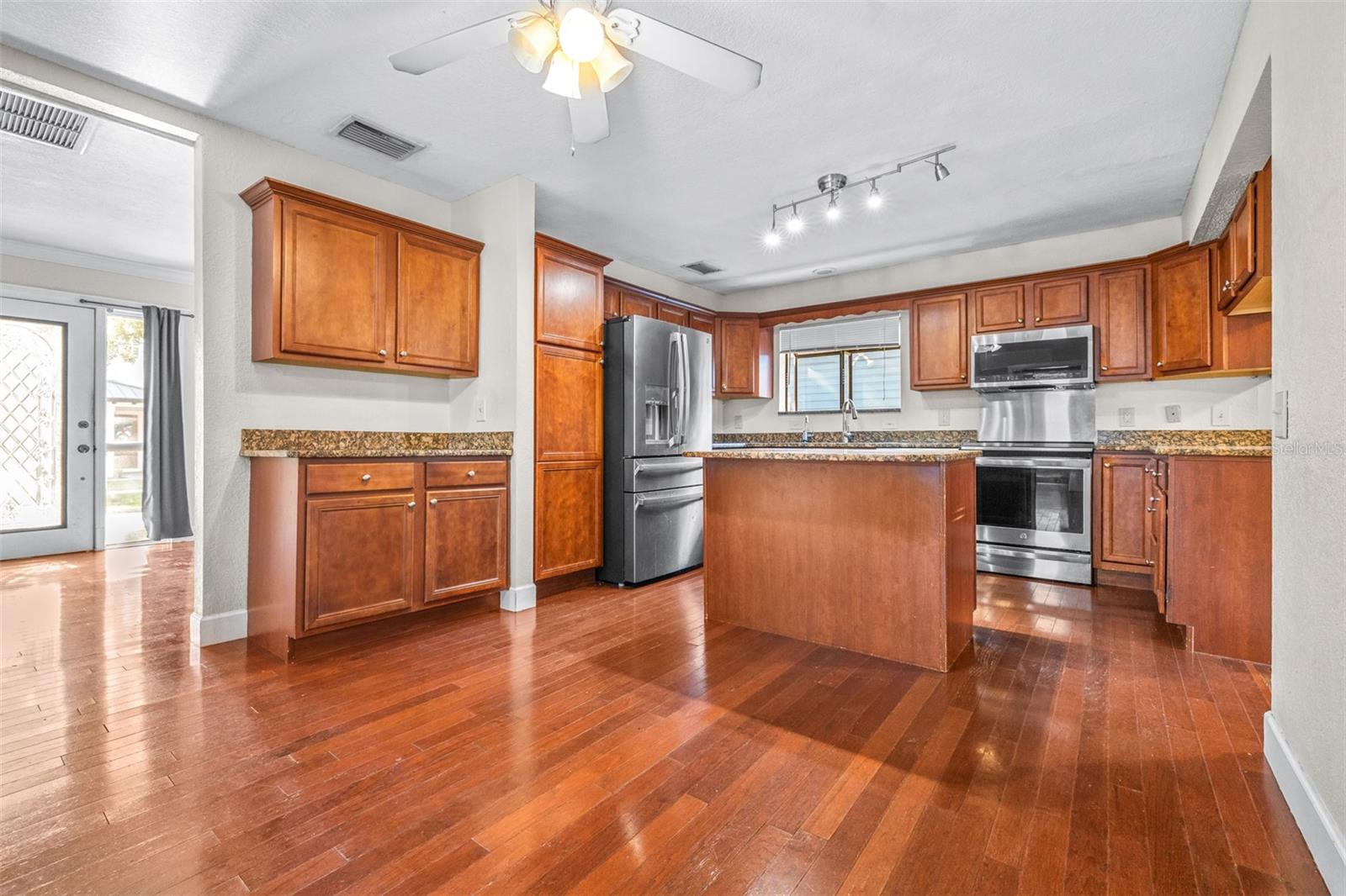 Image 8 of 56 For 3415 Barcelona Street