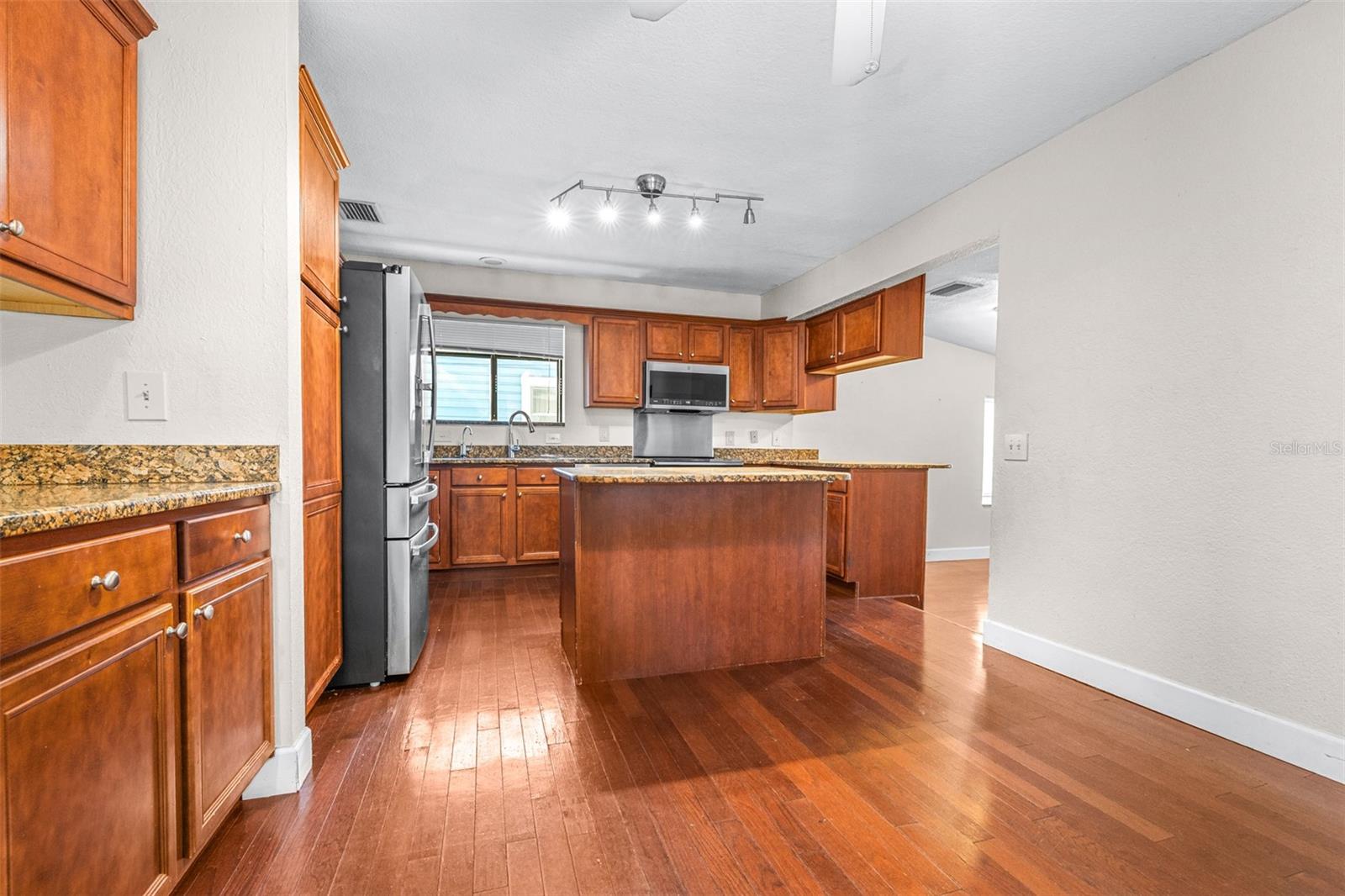 Image 9 of 56 For 3415 Barcelona Street