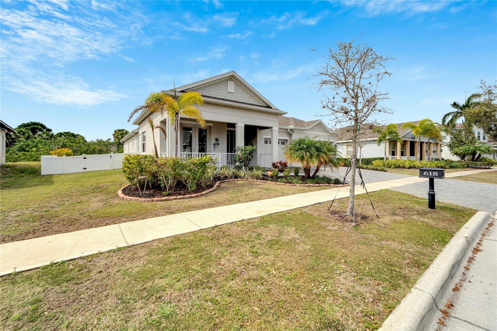 Listing photo id 0 for 618 Manns Harbor Drive