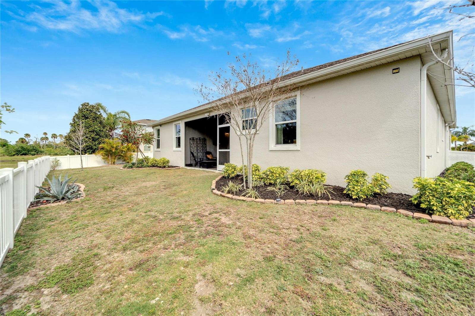 Listing photo id 68 for 618 Manns Harbor Drive