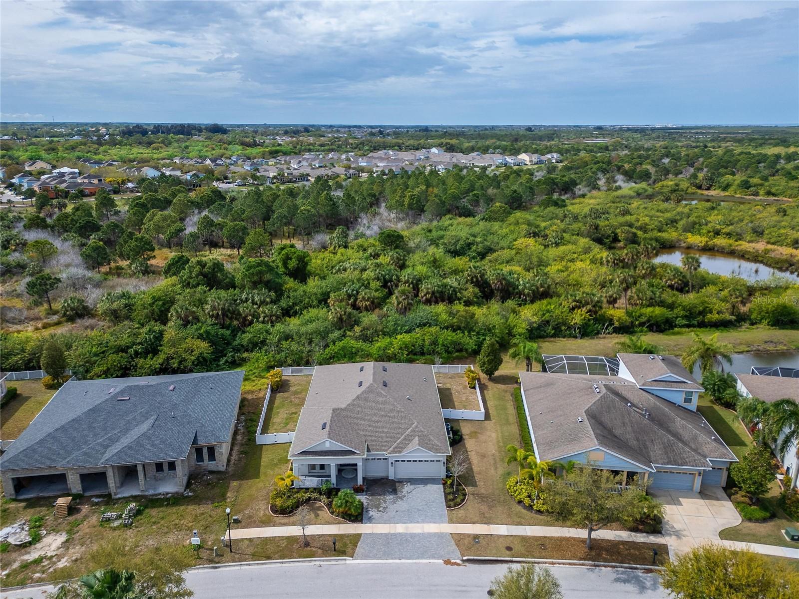 Listing photo id 76 for 618 Manns Harbor Drive