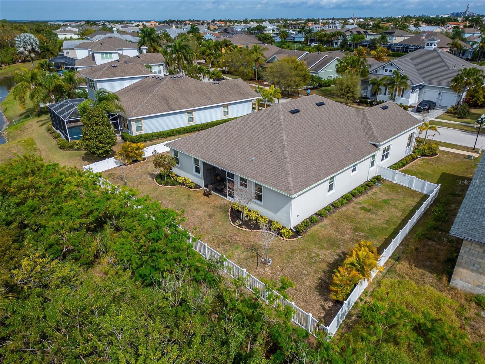 Listing photo id 84 for 618 Manns Harbor Drive