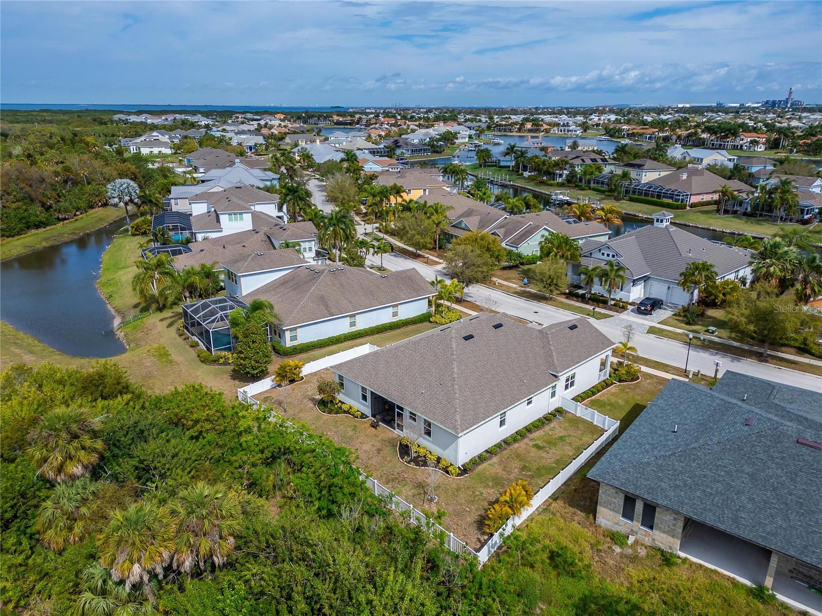 Listing photo id 85 for 618 Manns Harbor Drive