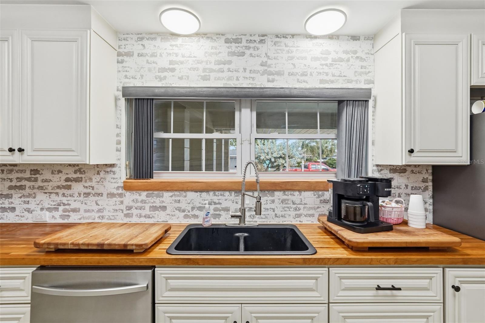 Image 10 of 39 For 3944 49th Avenue S