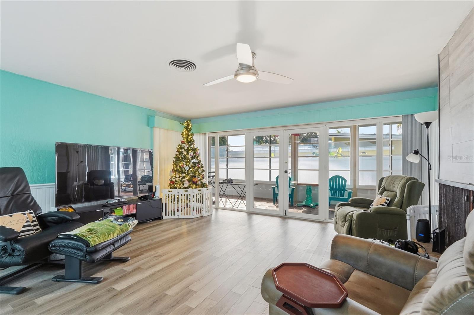 Image 14 of 39 For 3944 49th Avenue S