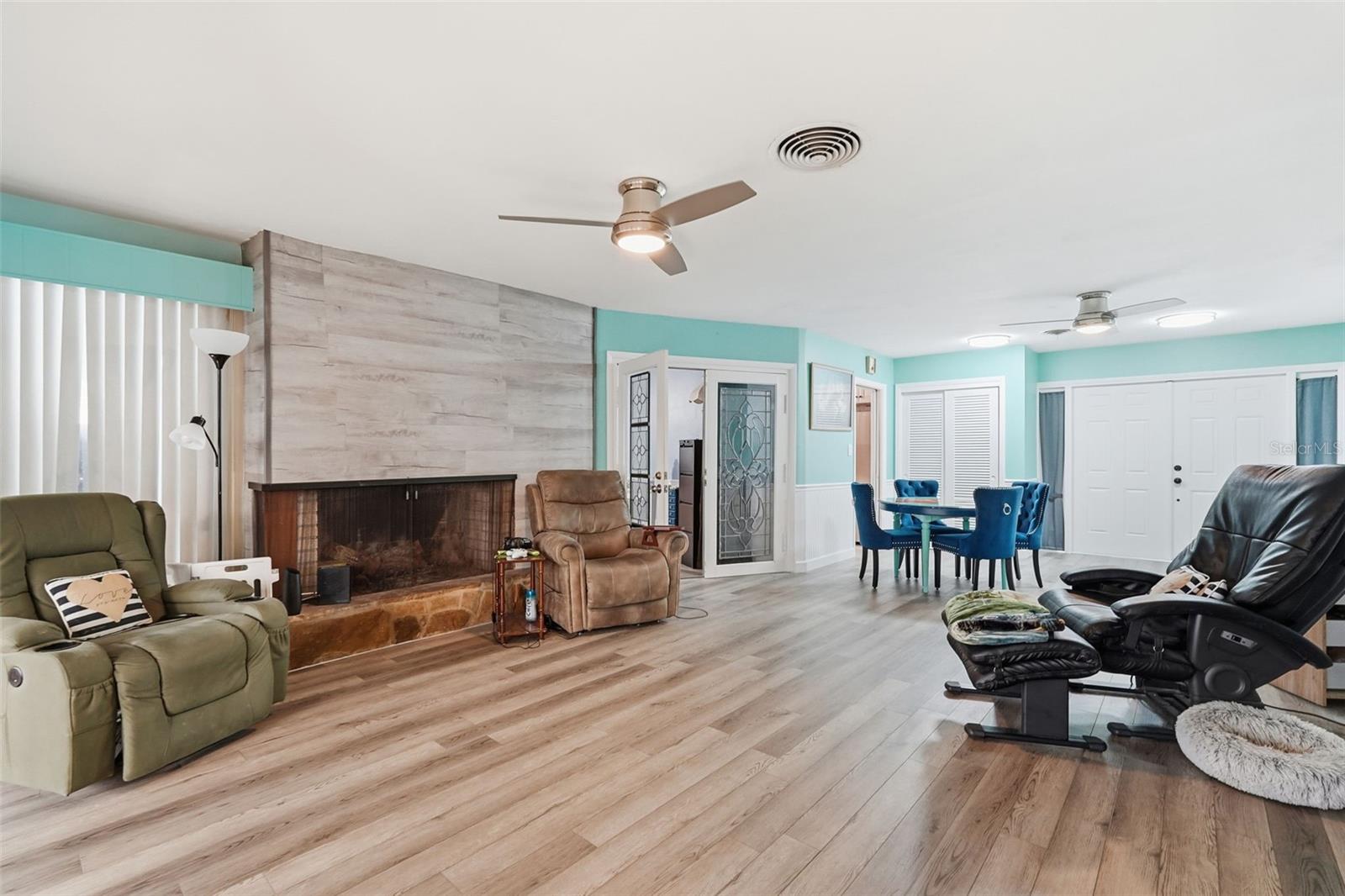 Image 16 of 39 For 3944 49th Avenue S