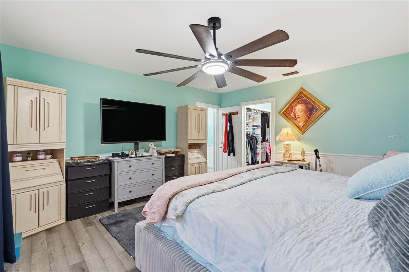 Image 18 of 39 For 3944 49th Avenue S