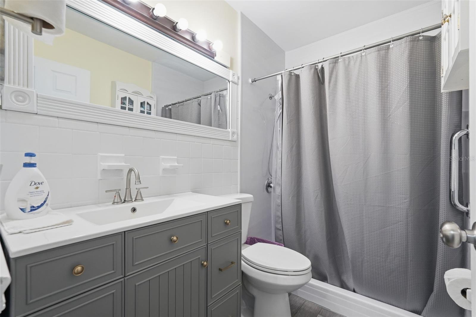 Image 23 of 39 For 3944 49th Avenue S