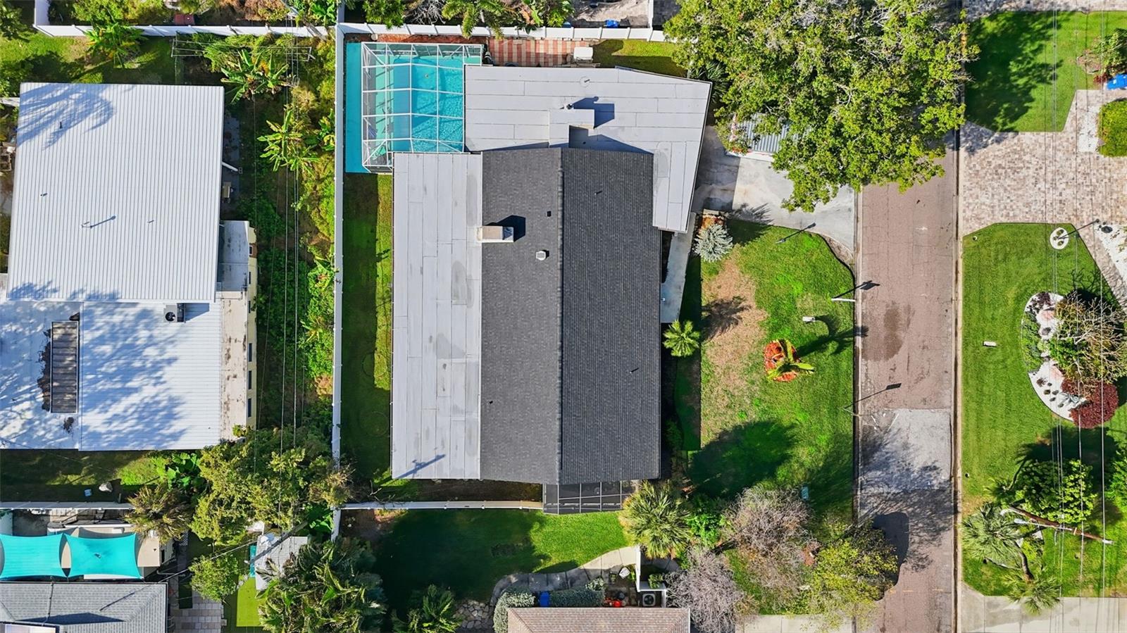 Image 3 of 39 For 3944 49th Avenue S