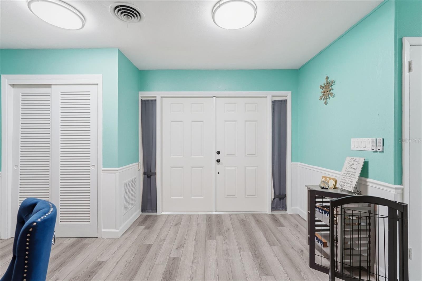 Image 6 of 39 For 3944 49th Avenue S