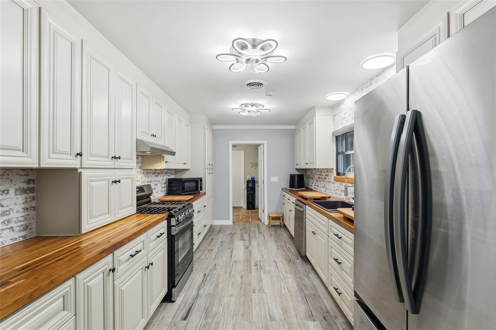 Image 7 of 39 For 3944 49th Avenue S