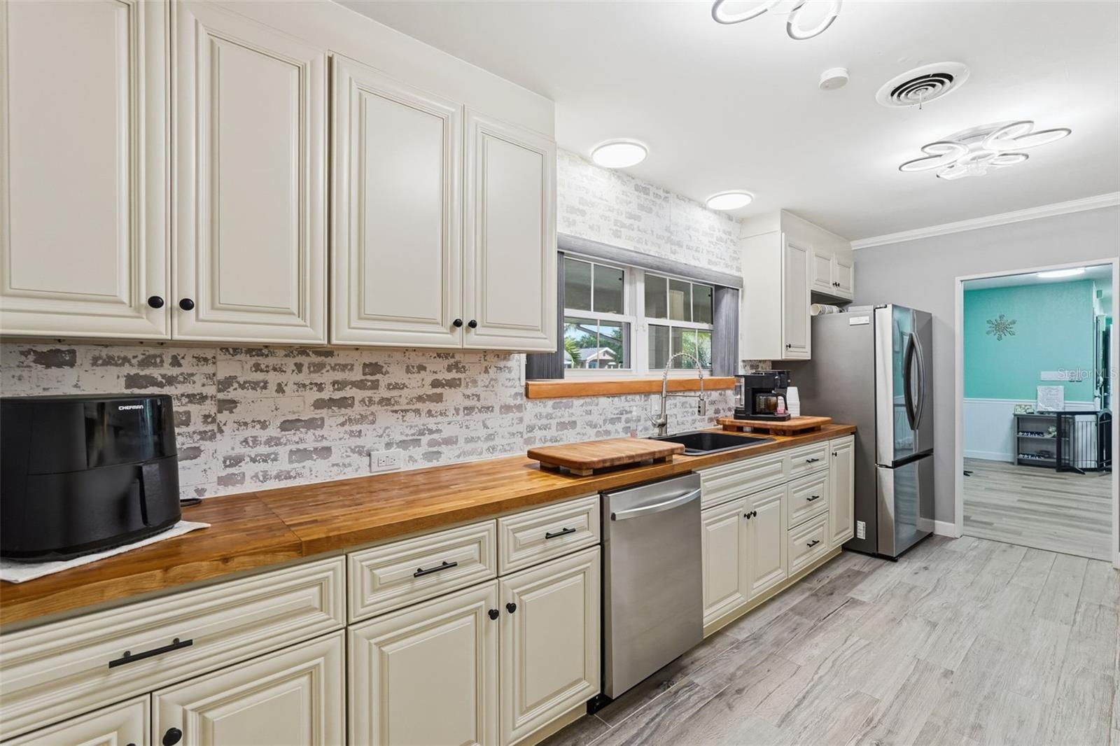 Image 9 of 39 For 3944 49th Avenue S