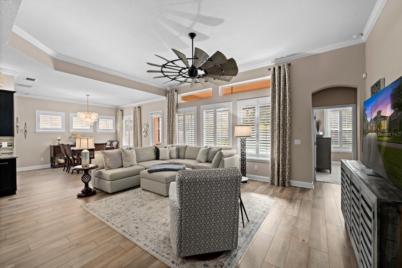 Listing photo id 8 for 1307 Charleen Street