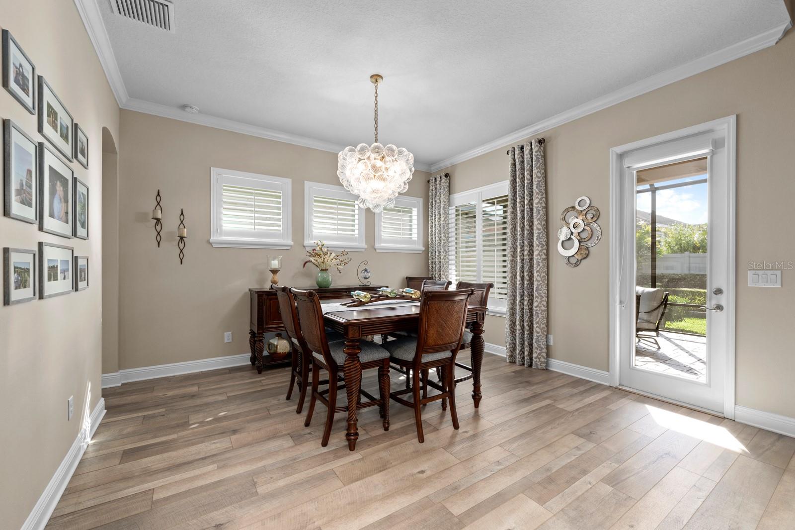 Listing photo id 9 for 1307 Charleen Street