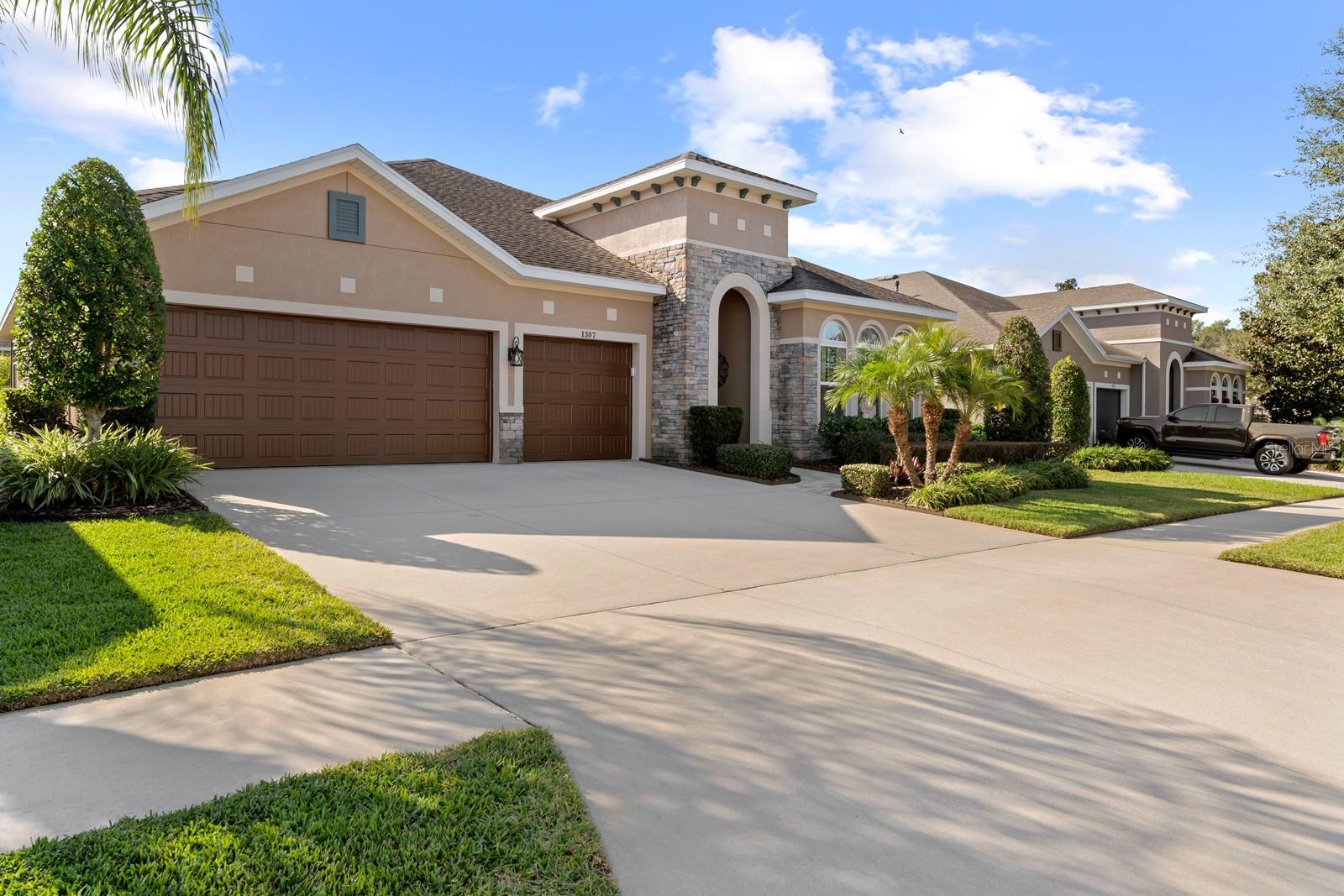 Listing photo id 27 for 1307 Charleen Street