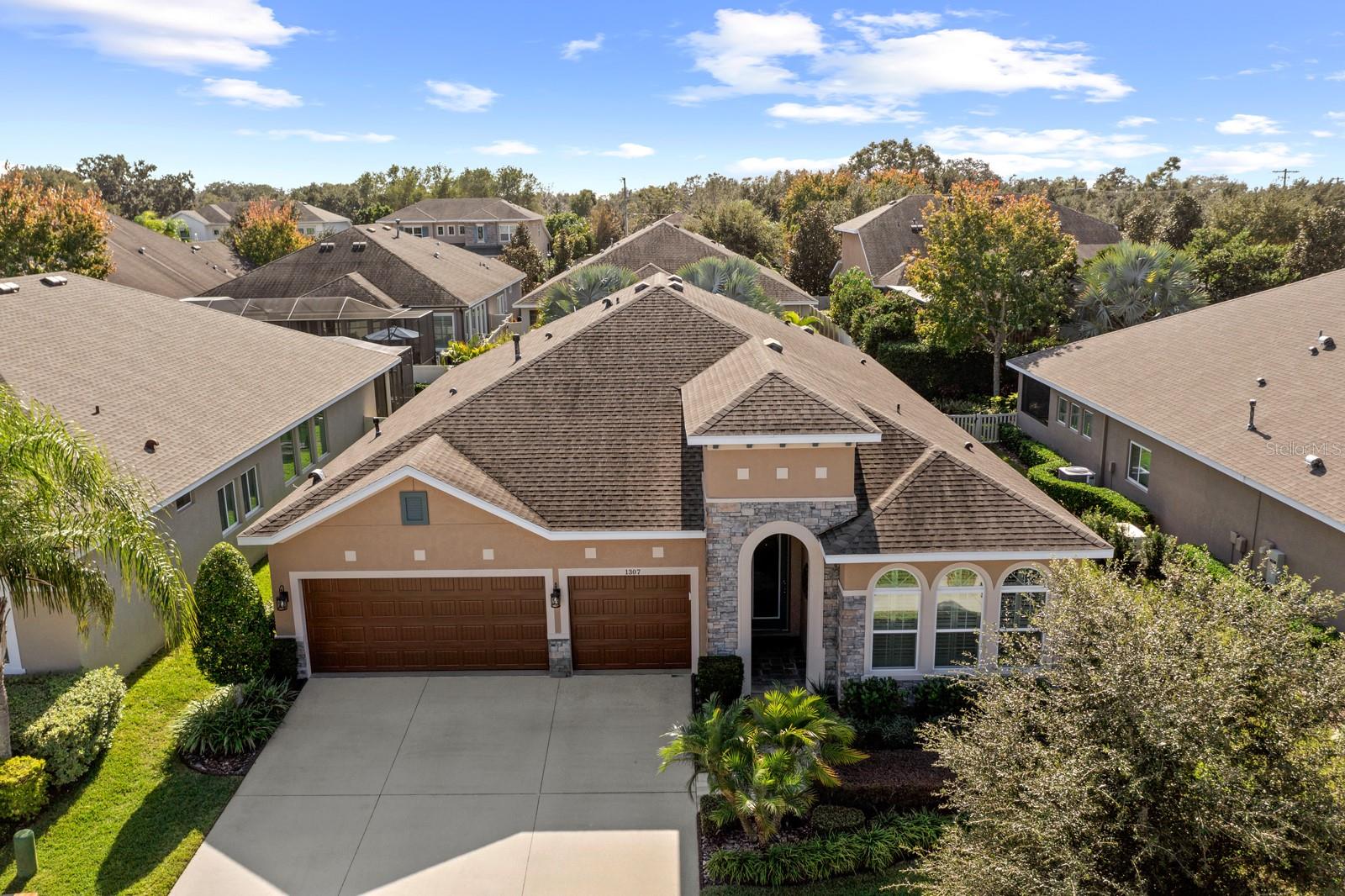 Listing photo id 1 for 1307 Charleen Street