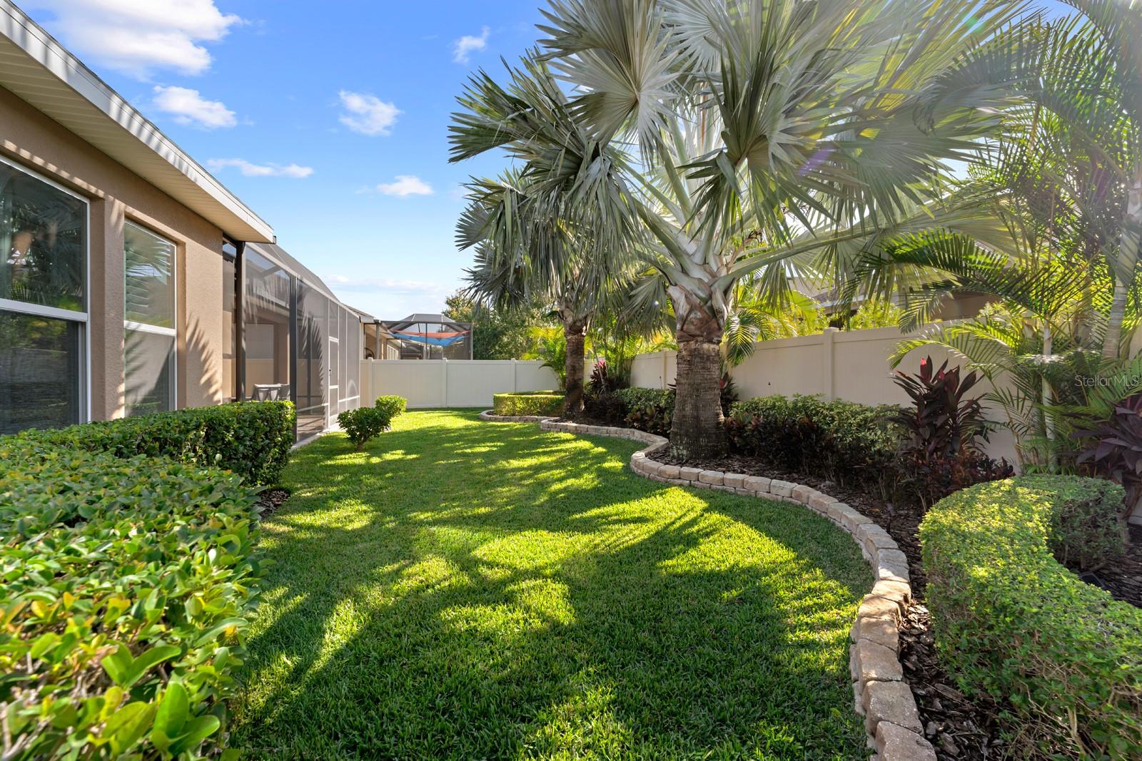 Listing photo id 28 for 1307 Charleen Street