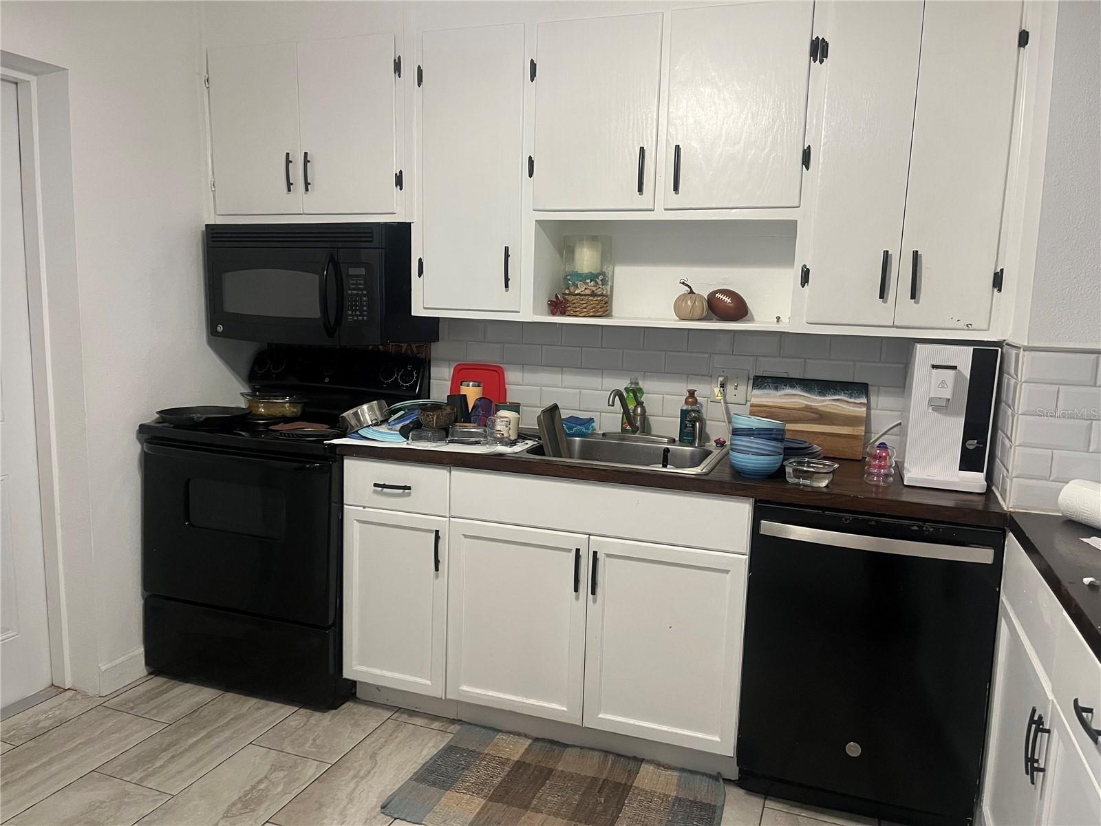 Image 3 of 7 For 3225 32nd Avenue N