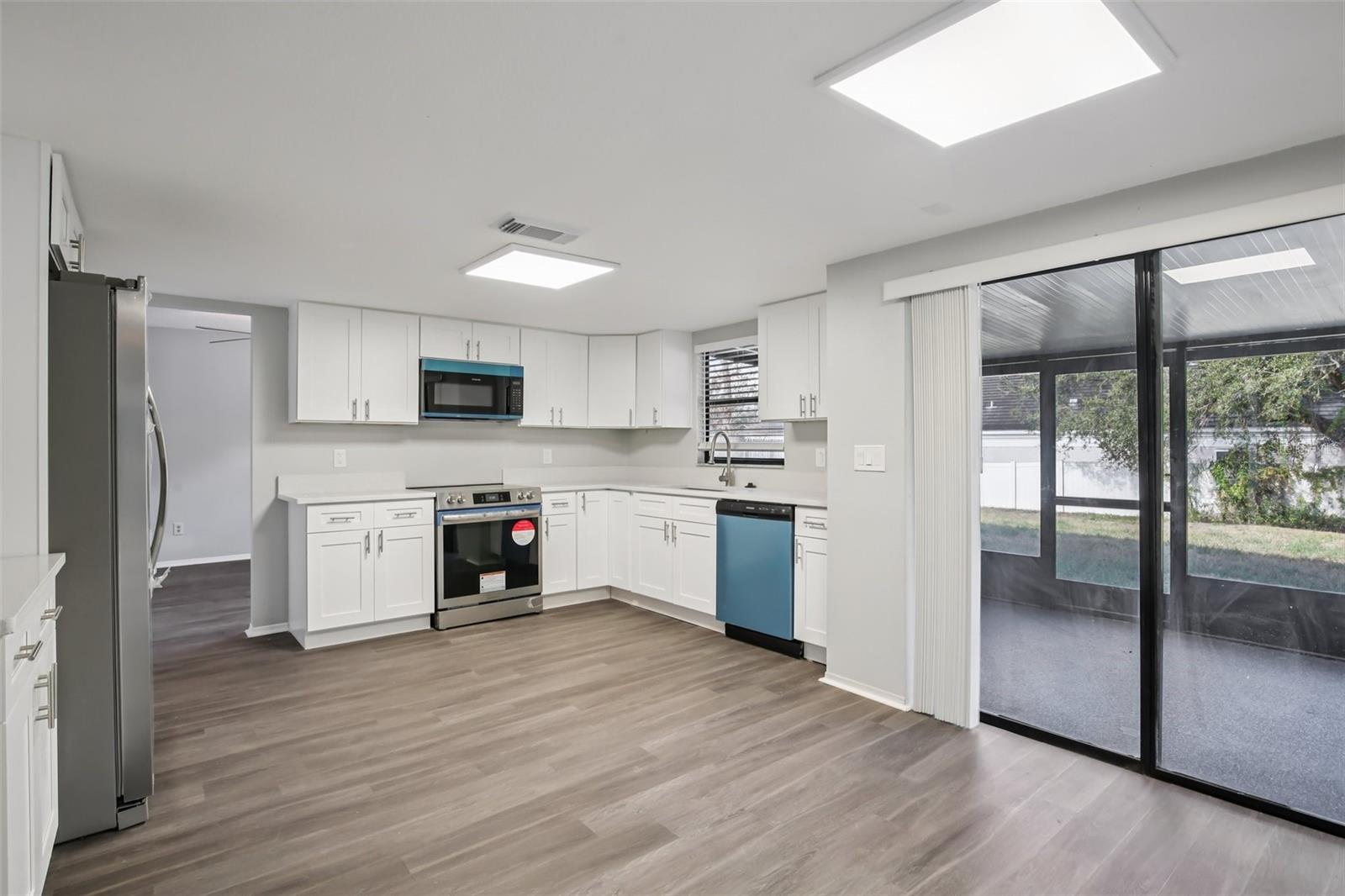 Listing photo id 10 for 1408 Woodstork Drive