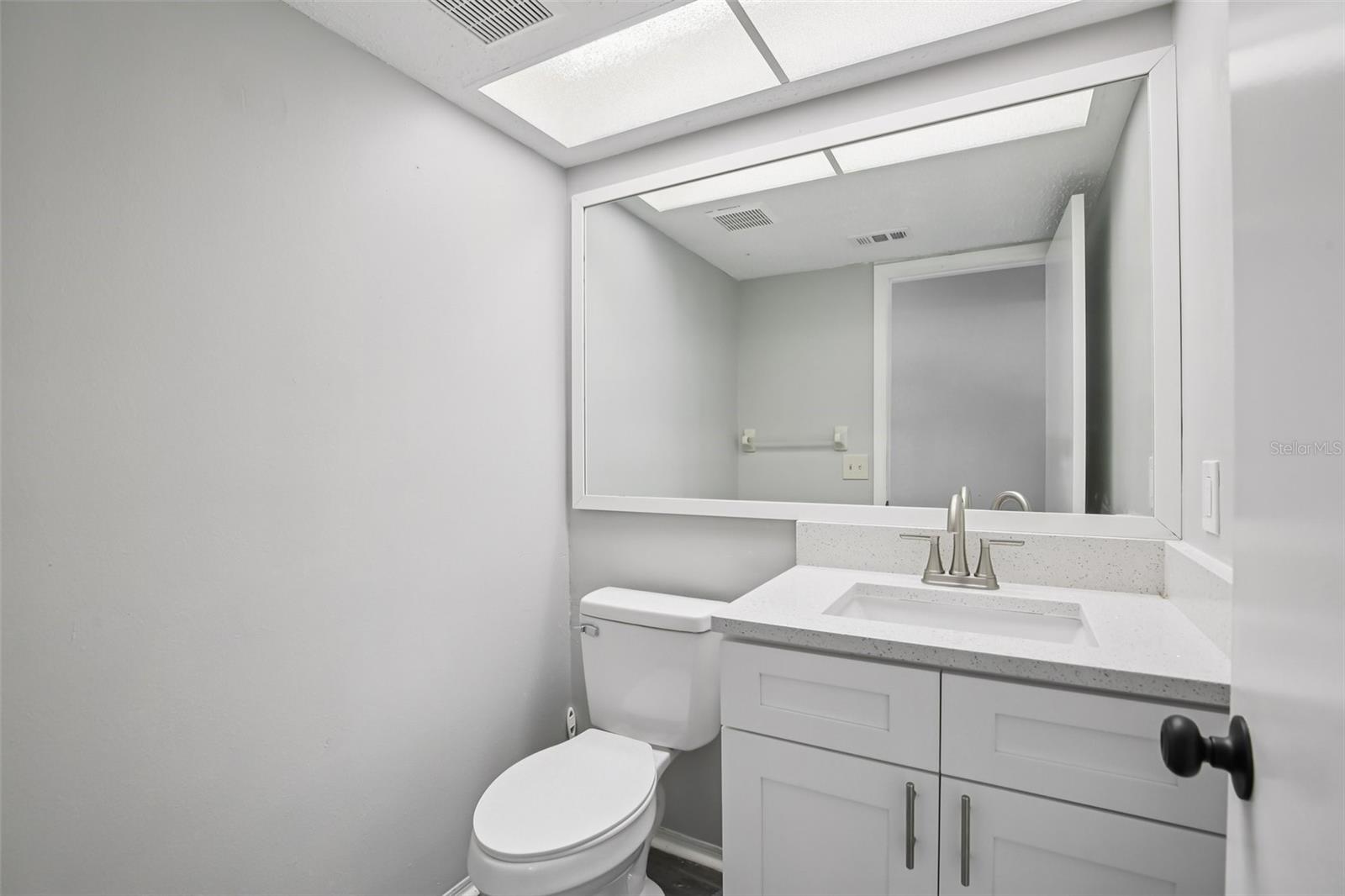 Listing photo id 14 for 1408 Woodstork Drive