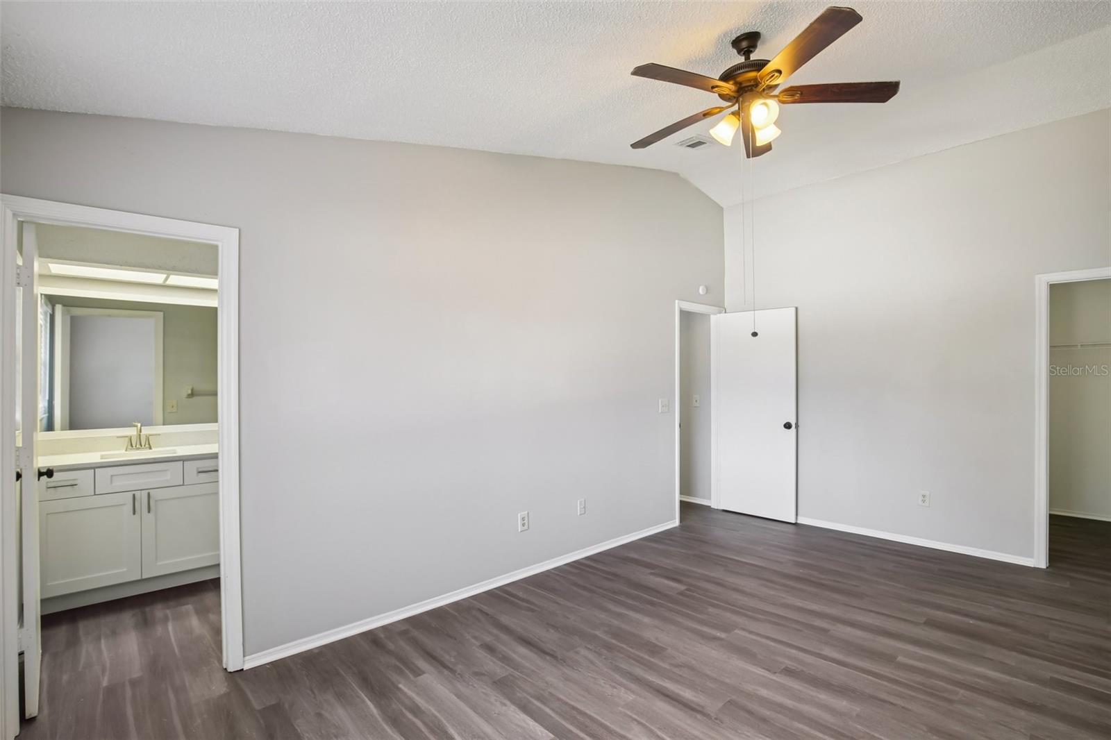 Listing photo id 16 for 1408 Woodstork Drive