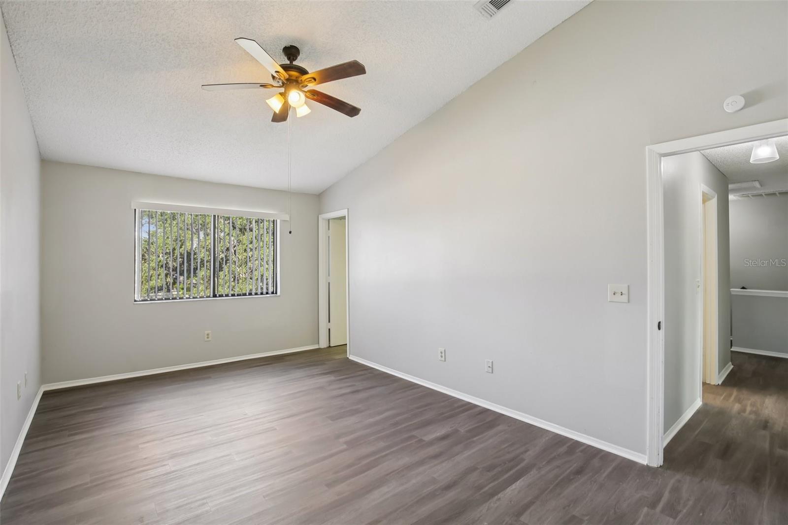 Listing photo id 17 for 1408 Woodstork Drive