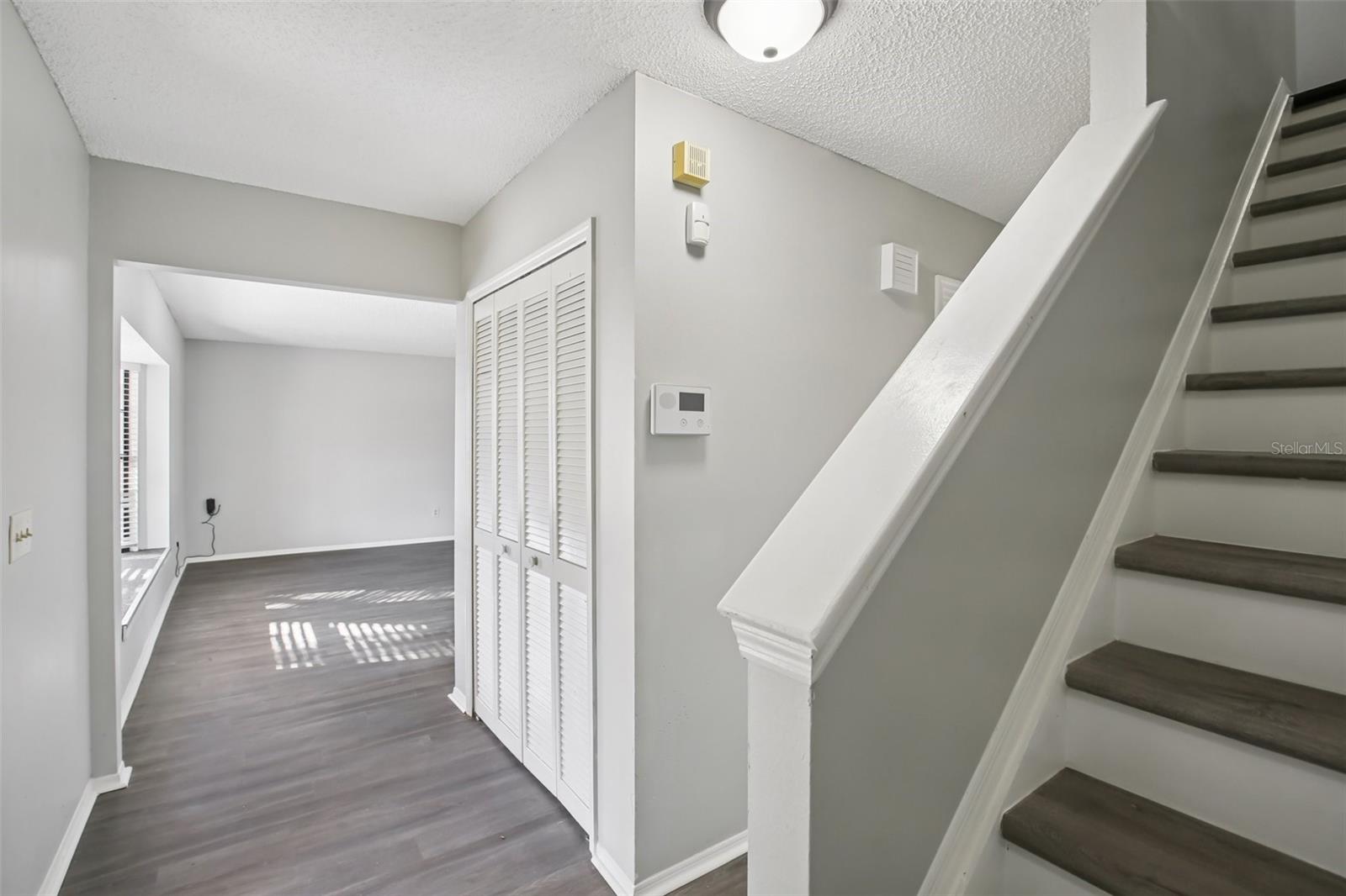 Listing photo id 0 for 1408 Woodstork Drive