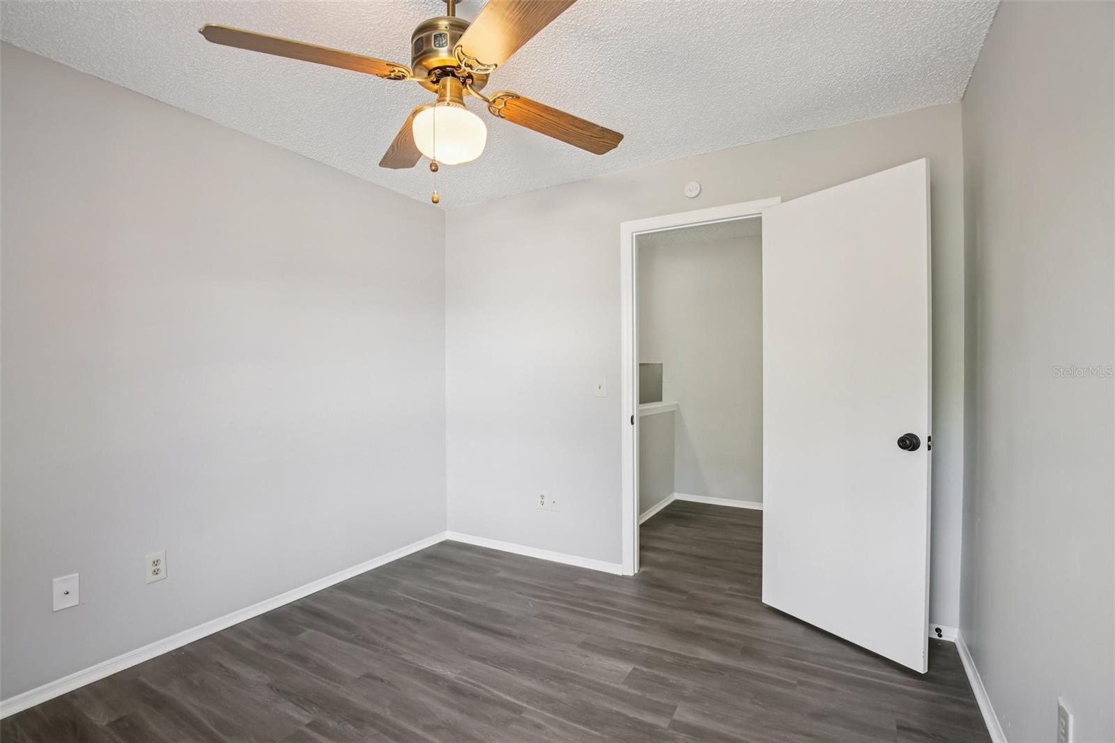 Listing photo id 23 for 1408 Woodstork Drive