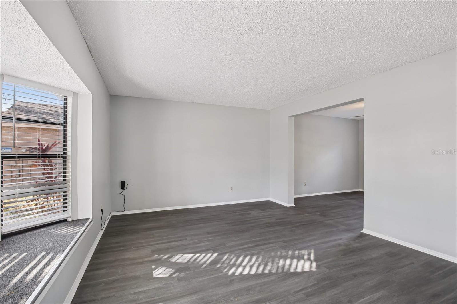 Listing photo id 3 for 1408 Woodstork Drive