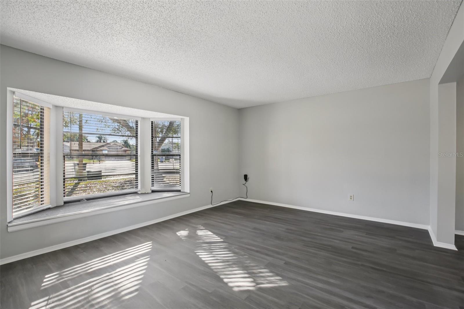 Listing photo id 4 for 1408 Woodstork Drive