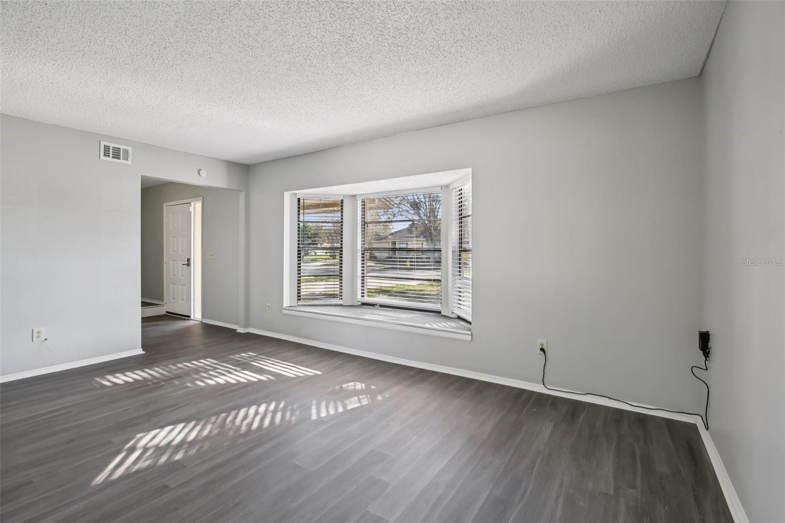 Listing photo id 5 for 1408 Woodstork Drive