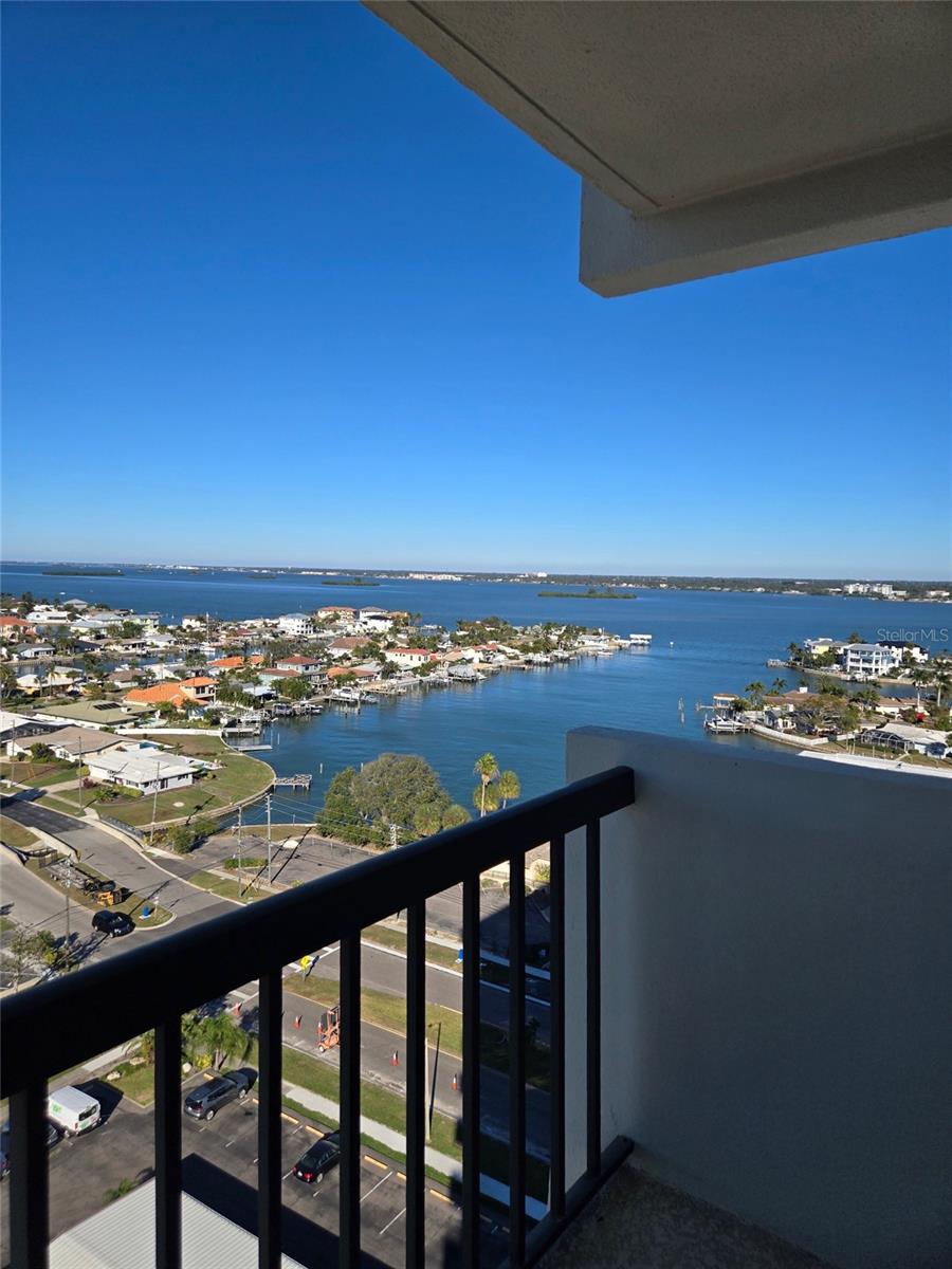 Image 10 of 45 For 400 Island Way 1606