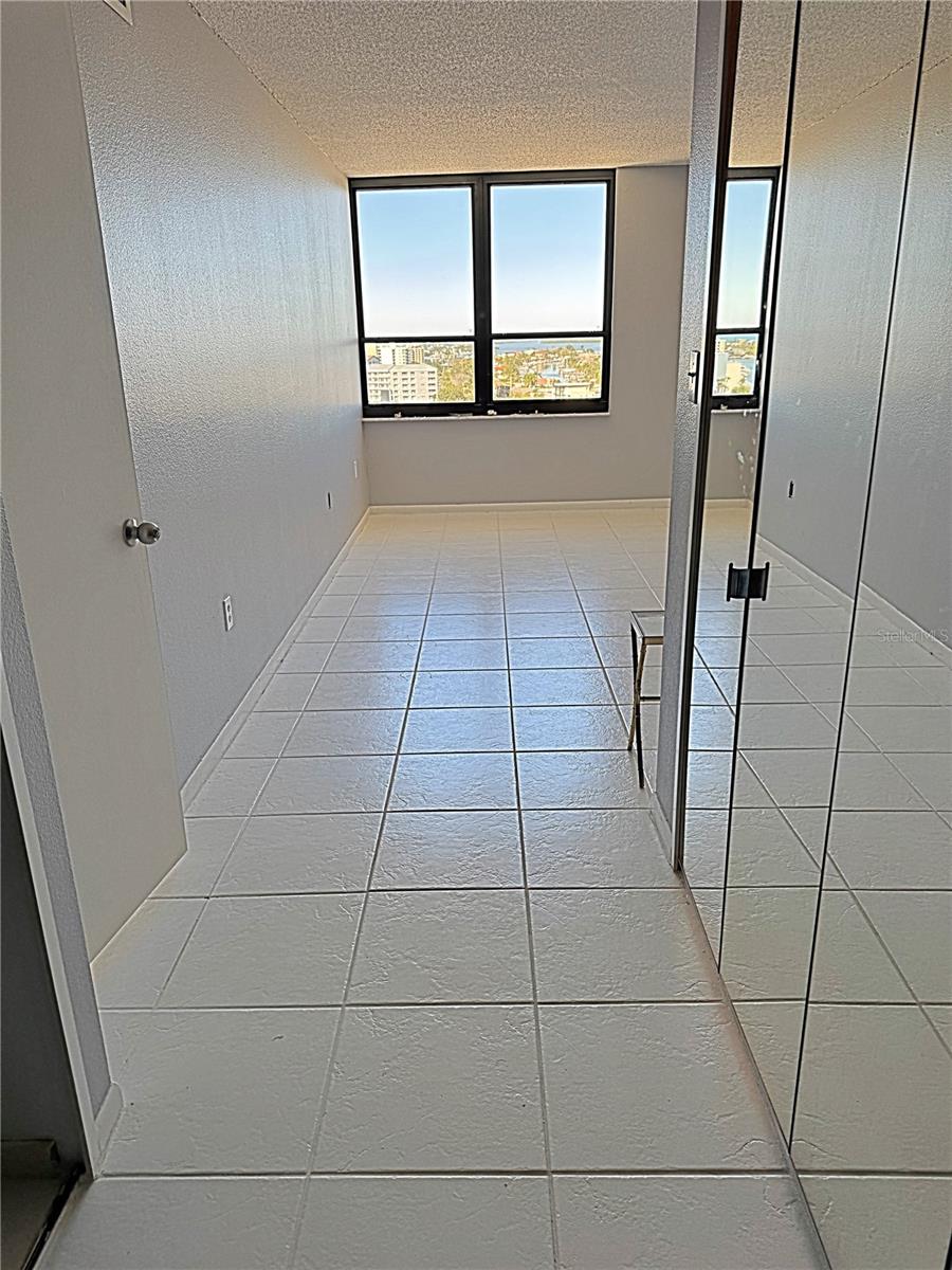 Image 11 of 45 For 400 Island Way 1606