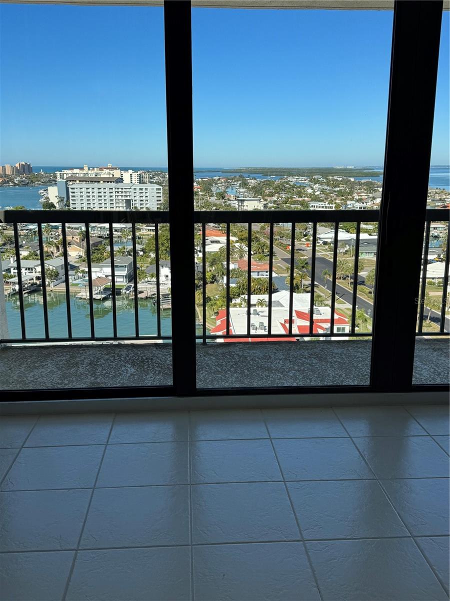 Image 12 of 45 For 400 Island Way 1606