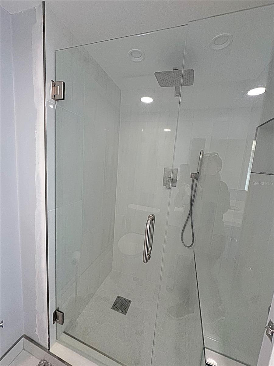 Image 16 of 45 For 400 Island Way 1606