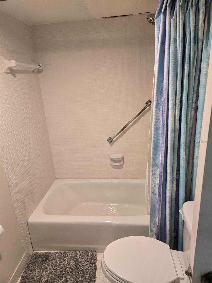 Image 21 of 45 For 400 Island Way 1606