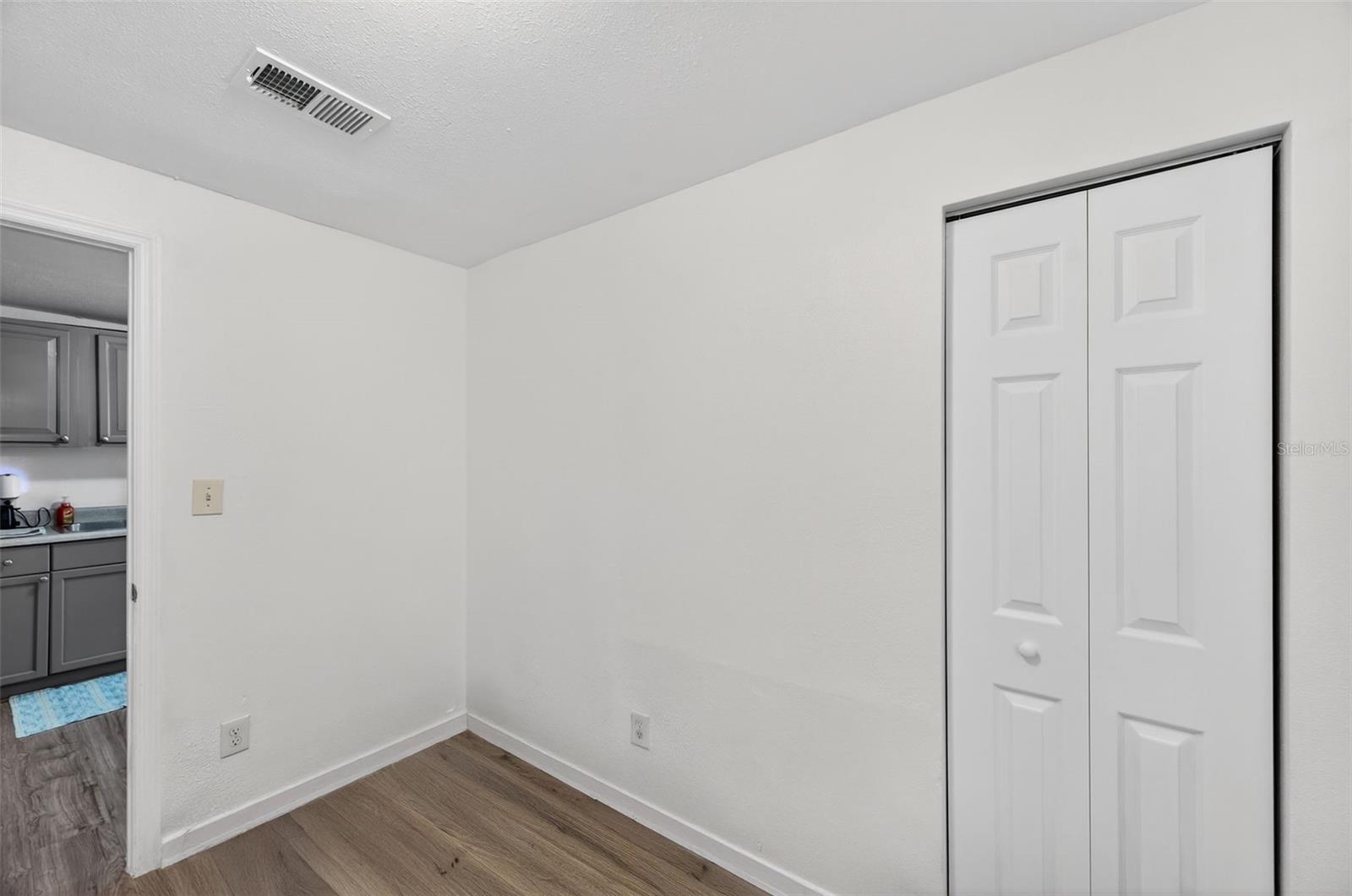 Image 8 of 28 For 4324 16th Avenue S